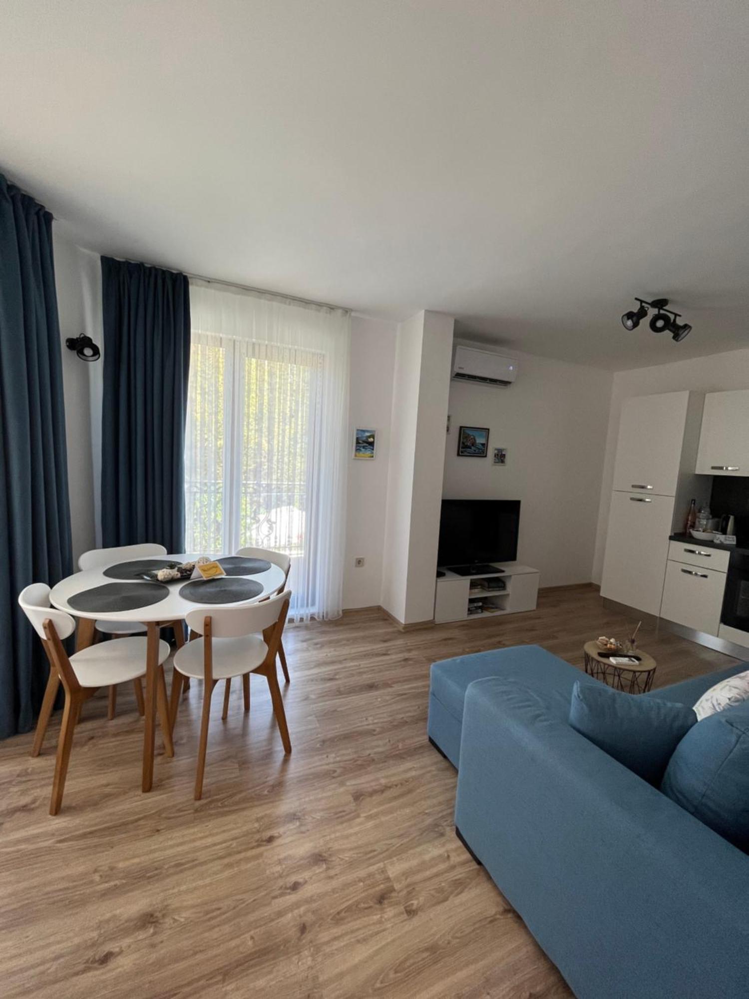 Azzurro Premium Apartment On Bulevard Bogoridi Burgas City Exteriér fotografie